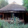 Amboseli Sopa Lodge cuenta con 83 bungalows adosados con estilo muy africano