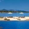Oberoi Mauritius cuenta con dos piscinas principales bellamente decoradas