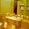 Detalle del cuarto de baño de una habitación de La Pirogue