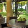 Las suites del Royal Palm están orientadas al mar en medio de un jardín tropical
