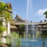 El Sofitel imperial se encuentra rodeado por un exuberante jardín tropical