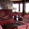 Las vistas y la chimenea hacen del salón-bar una estancia muy agradable en el Ngorongoro Sopa Lodge