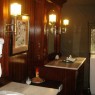 Los cuartos de baño de las habitaciones siguen el estilo del resto de Kirawira Tented Camp