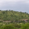 El Serengeti Sopa Lodge es una mole de hormigón construida sobre una ladera que le proporciona unas vistas impresionantes