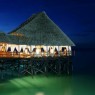 Imagen del precioso restaurante construido sobre las aguas del Índico