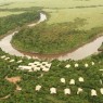 Situado en un recodo del río Mara en la confluencia con el río Olkeju, la ubicación Ashnil M
