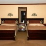Las habitaciones de los pisos inferiores del Naivasha Sopa tienen 2 camas queen
