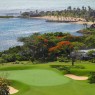El campo de golf de par 72 del Four Seasons cuenta con 6 hoyos frente al mar