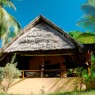 Los bungalow del Kinasi Lodge están construidos sobre la ladera de una colina