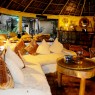 Detalle del bar del Kinasi Lodge al atardecer, Isla de Mafia