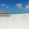 Extensas playas de arena blanca y aguas cristalinas es el sello de identidad de la isla. Playa de Pingwe.